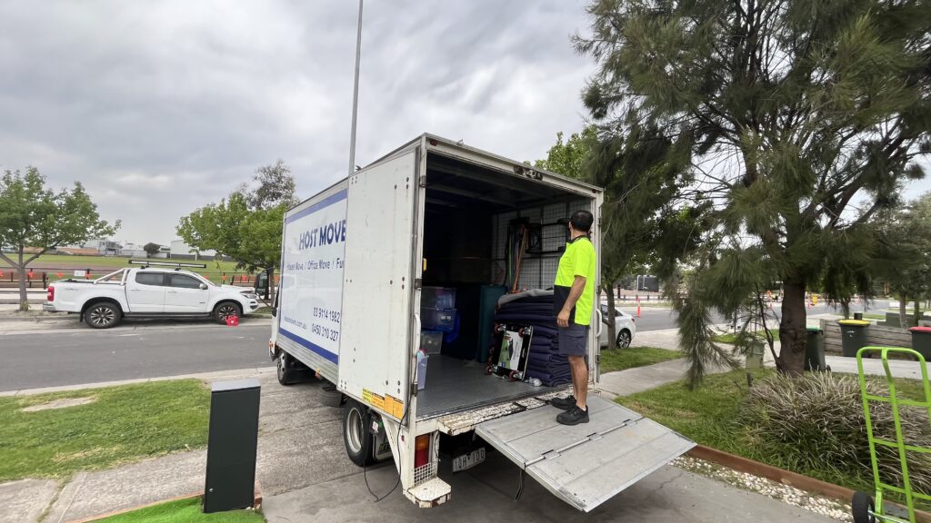 Tarneit removalists